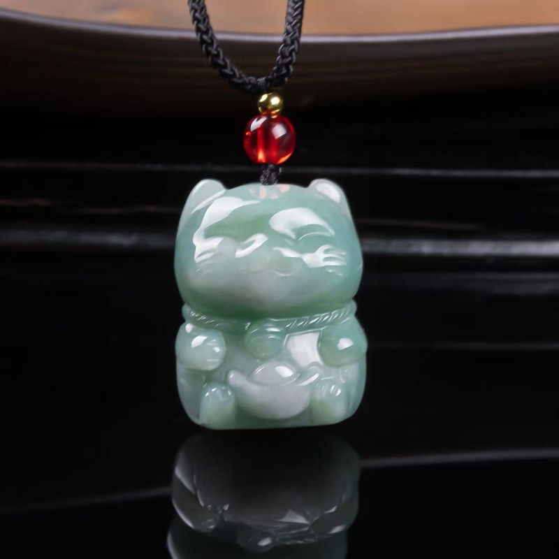 Women'S Fashion - Natural Emerald Jade Lucky Cat Pendant